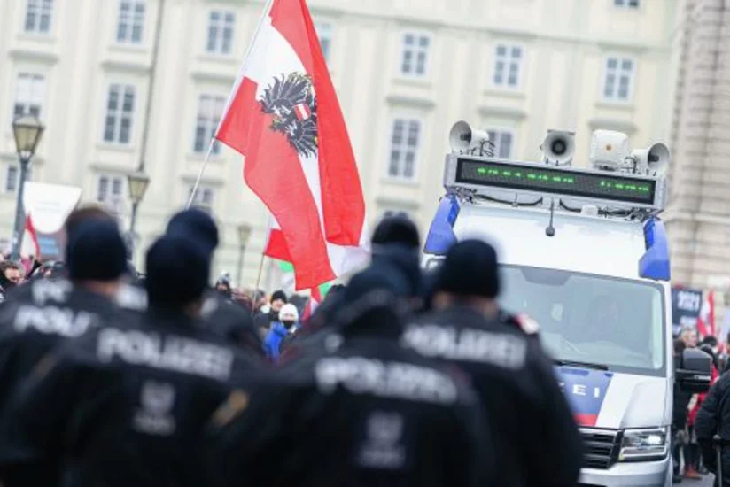 В Австрии десятки тысяч человек вышли на акцию протеста