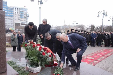 Different nations and local officials commemorate Heydar Aliyev in Astrakhan