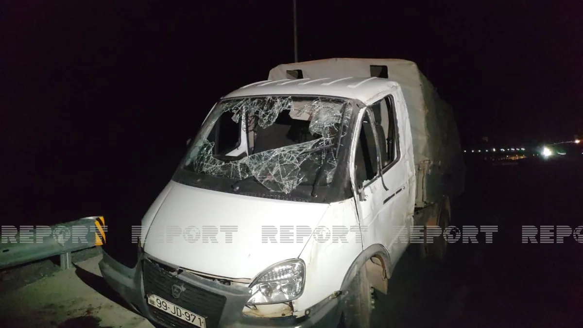 Şəkidə minik və yük avtomobilləri toqquşdu, xəsarət alanlar var