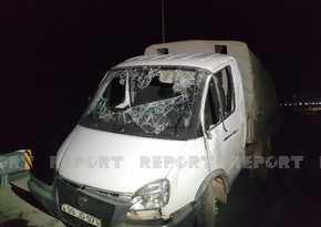 Şəkidə minik və yük avtomobilləri toqquşdu, xəsarət alanlar var