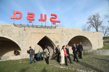 TÜRKSOY-un teatr rəhbərləri Şuşanı gəziblər