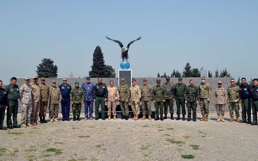 Xarici ölkələrin Azərbaycandakı hərbi attaşeləri HHQ-nin hərbi hissəsini ziyarət edib