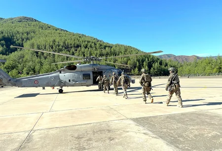 “Doğu Akdeniz-2023”: Azərbaycan xüsusi təyinatlıları şərti düşmən arxasına helikopterdən enmə tapşırıqları icra edib
