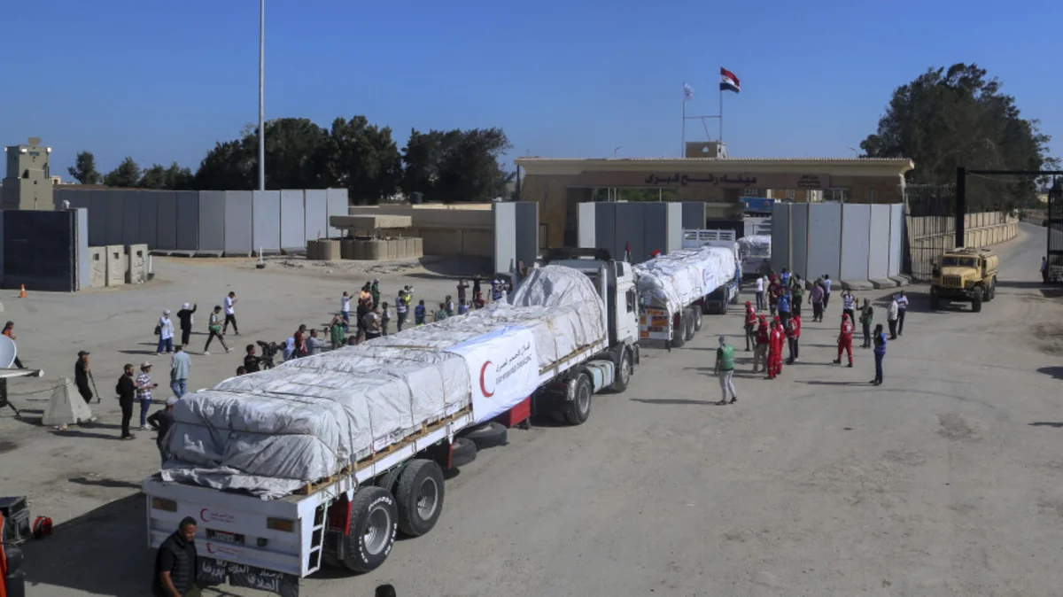 20 trucks carrying aid for Palestinians enter Gaza through Rafah checkpoint