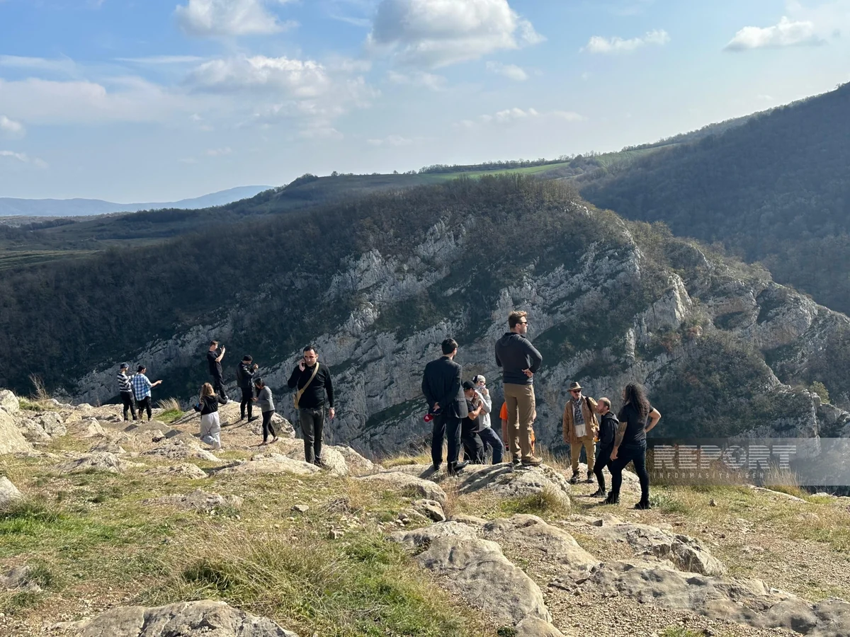 Beynəlxalq səyyahlar Şuşada Cıdır düzündə olublar