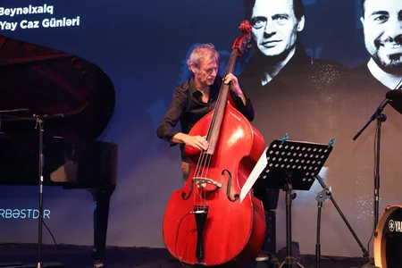 Heydər Əliyev Mərkəzinin parkında caz konserti təşkil olunub - VİDEO