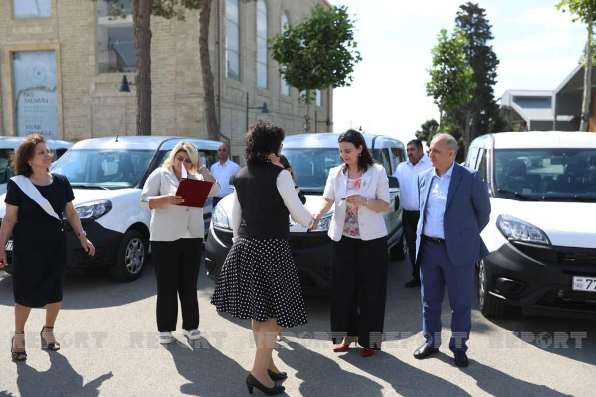 Dövlət Komitəsinin Uşaq və Ailələrə Dəstək Mərkəzlərinə avtomobillər verilib