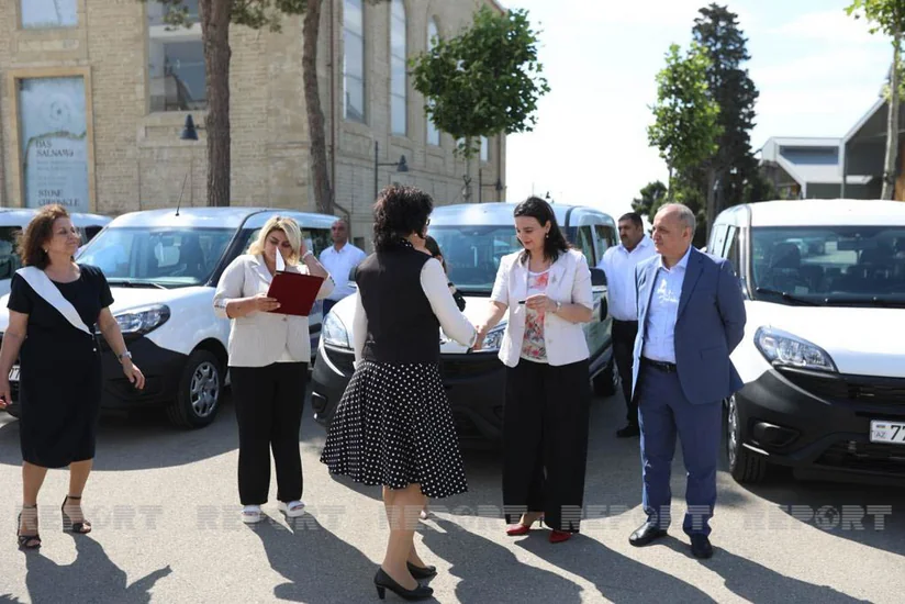 Dövlət Komitəsinin Uşaq və Ailələrə Dəstək Mərkəzlərinə avtomobillər verilib
