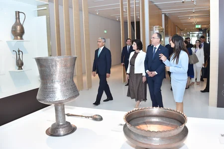 Albaniya Prezidenti və xanımı Heydər Əliyev Mərkəzi ilə tanış olublar