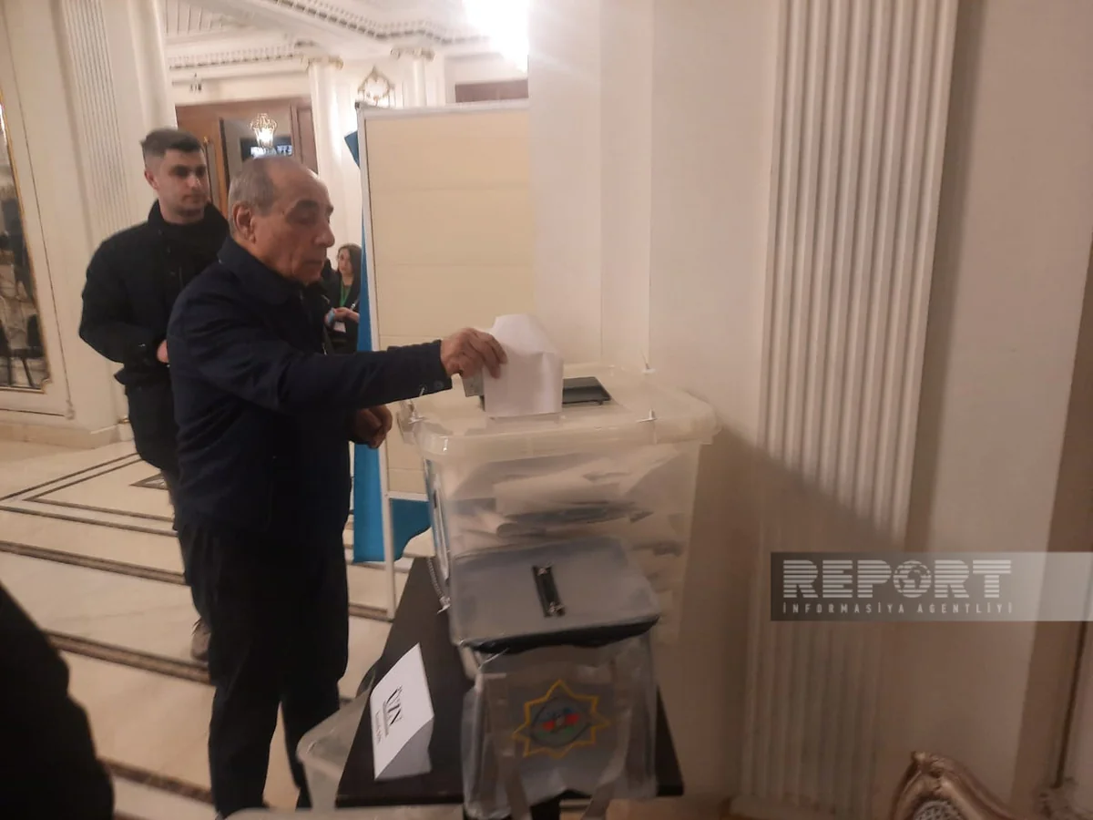 Yaqub Eyyubov səs verib