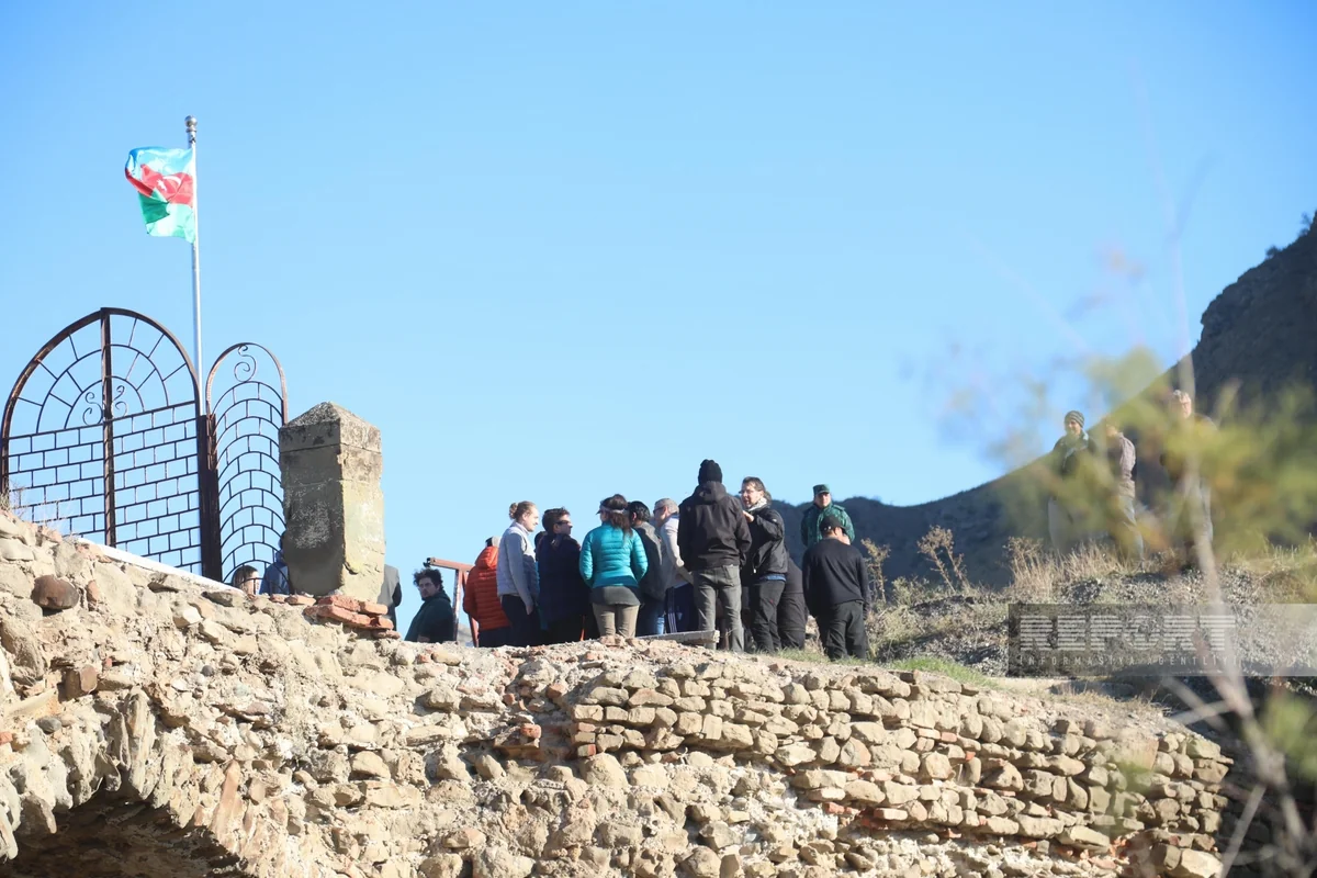 Beynəlxalq səyyahlar Cəbrayılda Xudafərin körpüsündə olublar