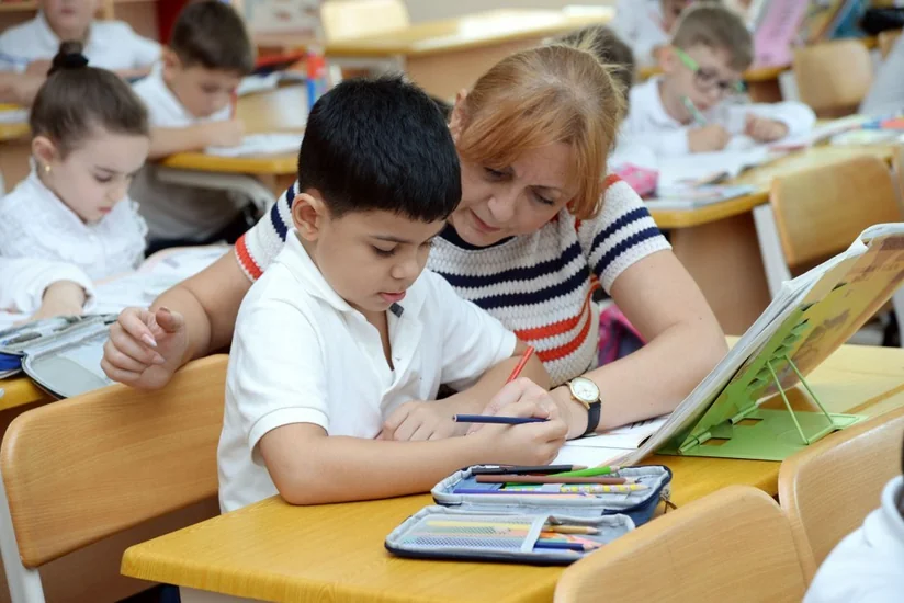 Bakı məktəblərinin I sinifində 48 206 şagird təhsil alır, onlardan  7 306 nəfəri 6 yaşı tamam olmayan uşaqlardır