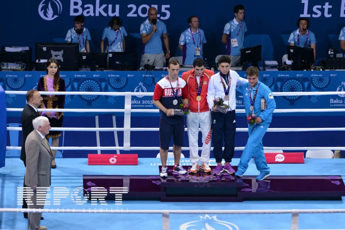 Prezident İlham Əliyev Bakı 2015də qalib gələn Pərviz Bağırova qızıl medalı təqdim edib - FOTO