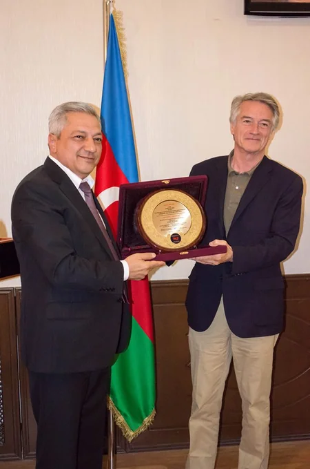 Mətbuat Şurası Fransa Senatının üzvlərini mükafatlandırıb