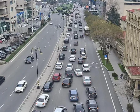 Bakının bir sıra yollarında tıxac yaranıb