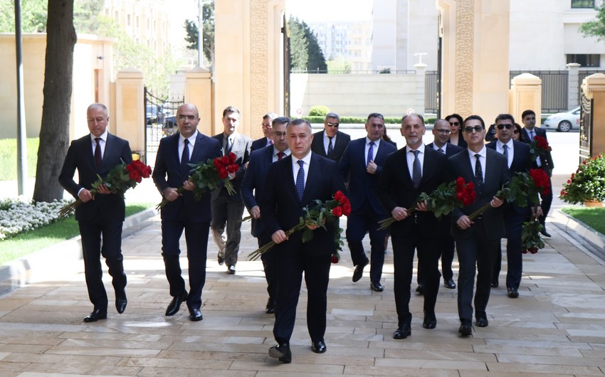 Səhiyyə Nazirliyinin rəhbərliyi akademik Zərifə Əliyevanın xatirəsini yad edib