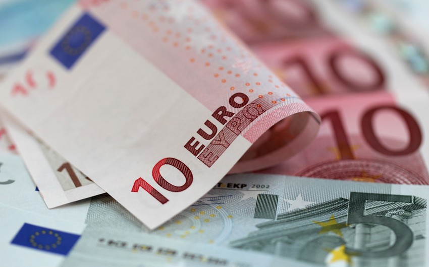 Euro drops to its 13-year minimum in Azerbaijan