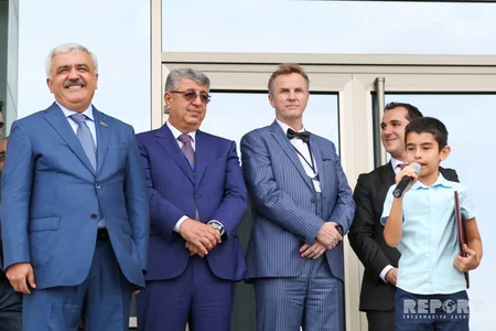 SOCAR President awards BTEC students the certificates for scholarships