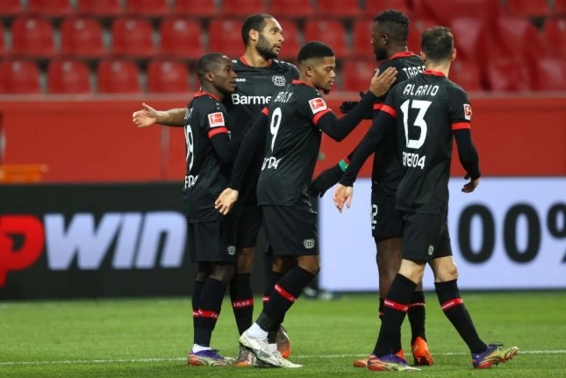 Bayer Borussiyaya qalib gələrək Bundesliqada 2-ci yerə yüksəldi