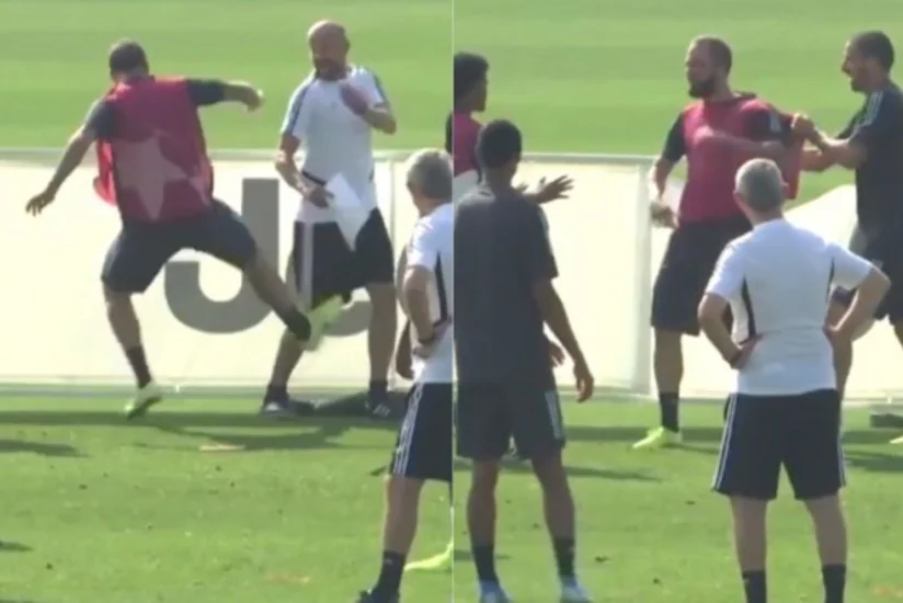 Yuventusun hücumçusu qəzəblənərək məşqçini vurub - VİDEO