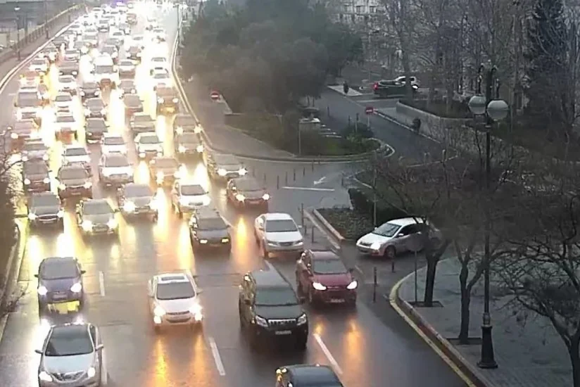 Bakının bir sıra yollarında tıxac müşahidə edilir - SİYAHI