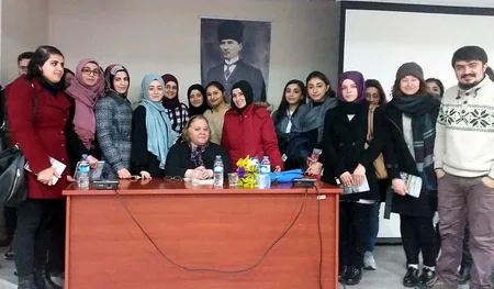 Azərbaycanlı yazıçı Türkiyədə tələbələrlə görüşüb