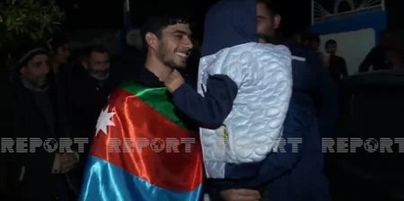 Cəlilabad sakinləri qaziləri qarşılayır