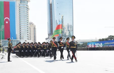Azadlıq meydanında hərbi parad keçirilib - YENİLƏNİB-2