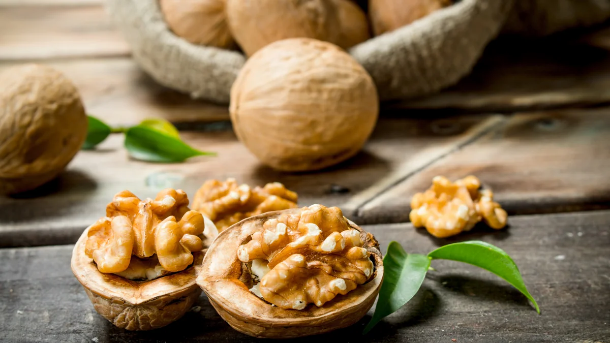 Azerbaijan sharply increases imports of walnuts