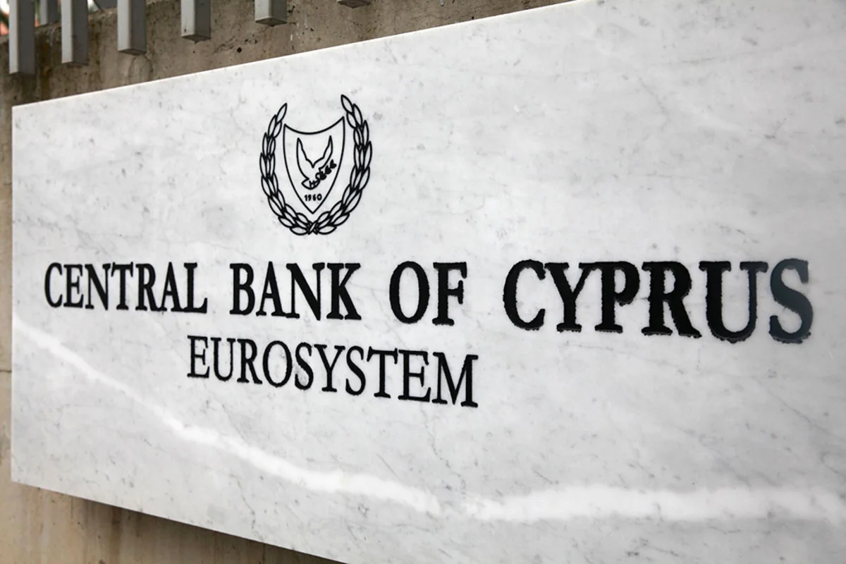 Kiprin bank sektoruna rublla bütün əməliyyatları dayandırmaq tapşırılıb
