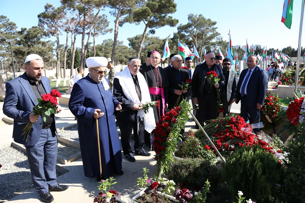 Azərbaycandakı dini konfessiya rəhbərləri II Şəhidlər xiyabanını ziyarət edib