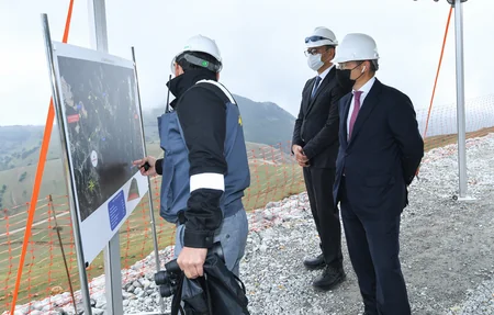 İqtisadiyyat naziri dəmir filizi və qızıl yataqları ilə tanış olub