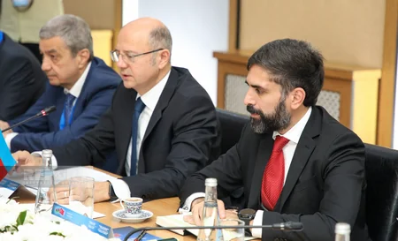 Azerbaijani and Turkish delegations discussing energy cooperation