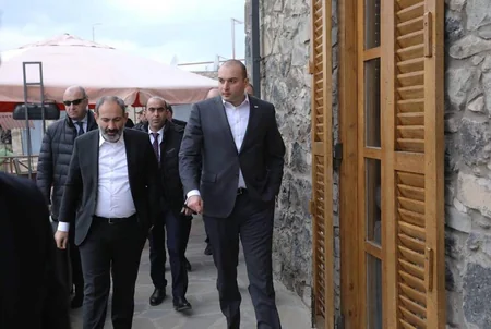 Ermənistanın Baş naziri Gürcüstana qeyri-rəsmi səfər edib - FOTO
