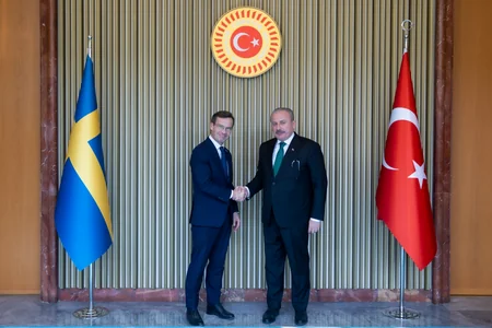 Turkish parliament speaker meets with Swedish prime minister