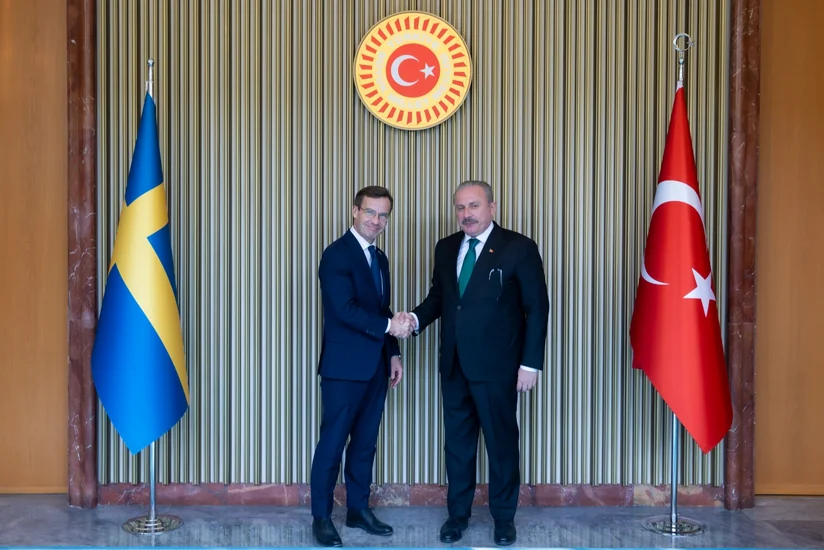 Türkiyə parlamentinin sədri İsveçin Baş naziri ilə görüşüb