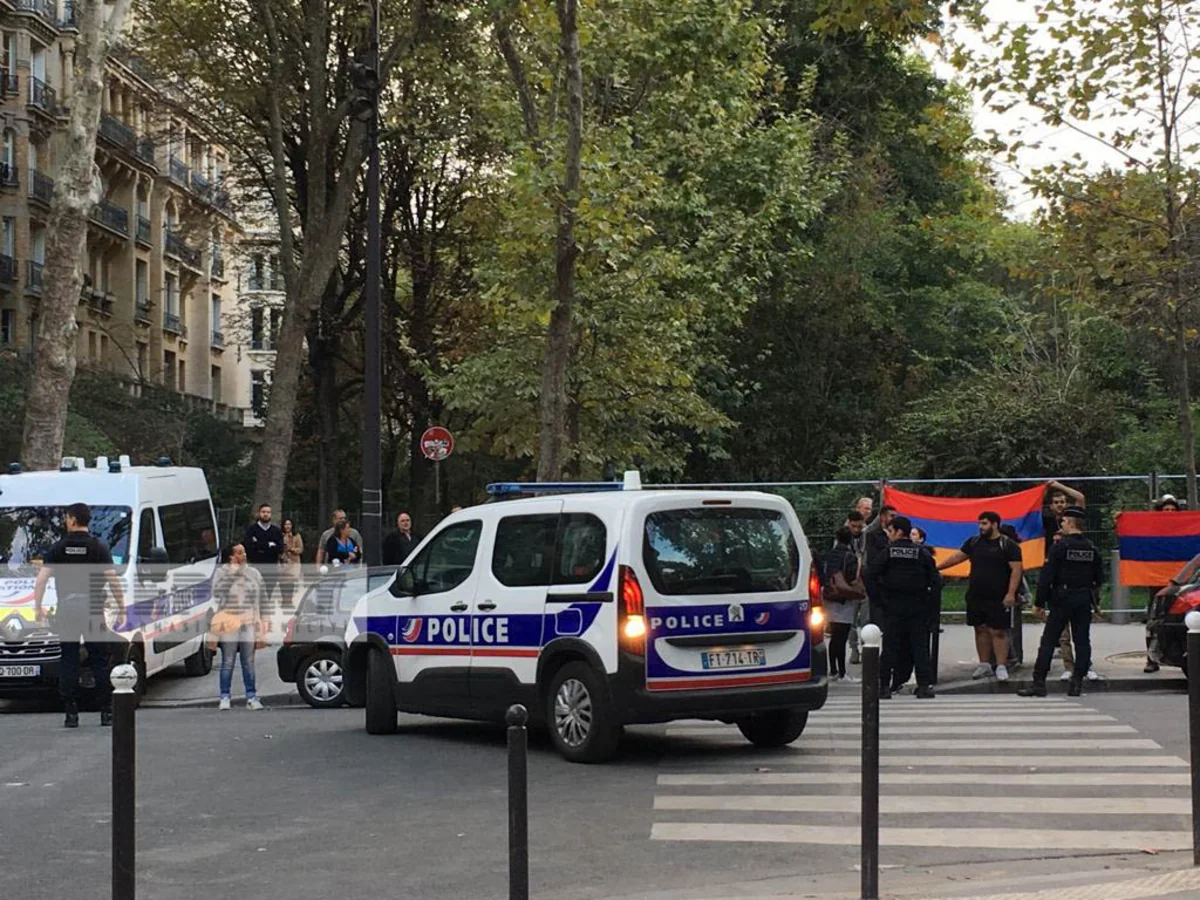 Fransada bir qrup erməni Azərbaycan mədəniyyət mərkəzinə hücum etməyə çalışıb
