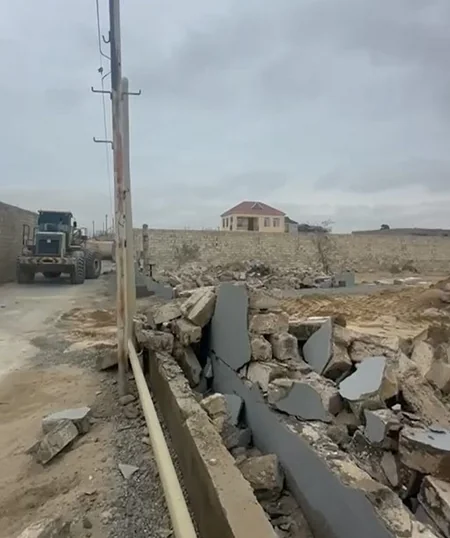 Bakıda qanunsuz tikili sökülüb