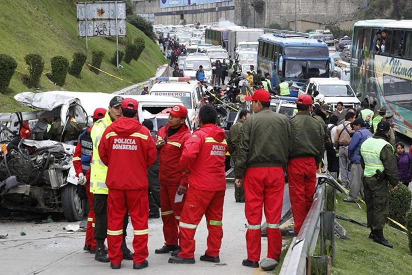 Boliviyada ağır yol qəzasında 13 nəfər ölüb
