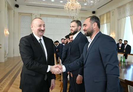 Президент Ильхам Алиев принял членов сборной Азербайджана по мини-футболу