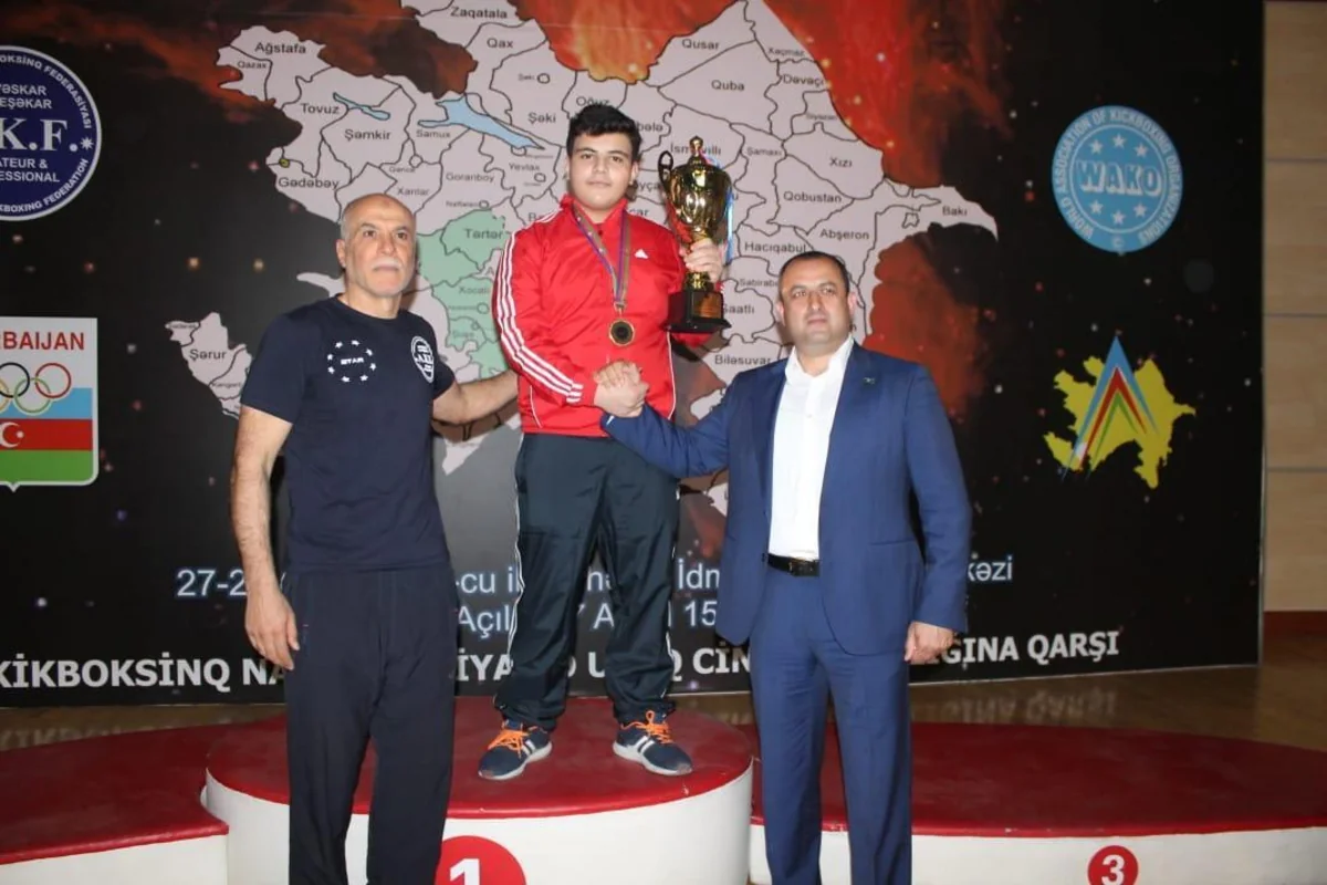 Kikboksinq üzrə Azərbaycan çempionatının finalında 14 yaşlılar arasında gərgin döyüş olub - VİDEO
