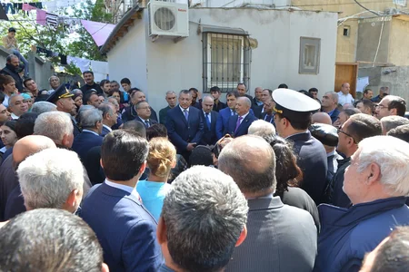Rövşən Rzayev yataqxanada məskunlaşmış məcburi köçkünlərlə görüşüb