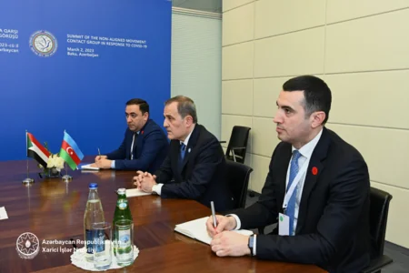 Ceyhun Bayramov sudanlı həmkarı ilə görüşüb