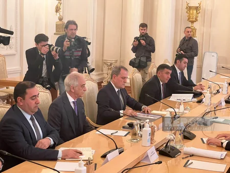 В Москве проходит встреча глав МИД Азербайджана и России