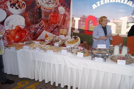 Azərbaycan səfirliyi İslamabadda keçirilən ənənəvi xeyriyyəçilik bazarında iştirak edib