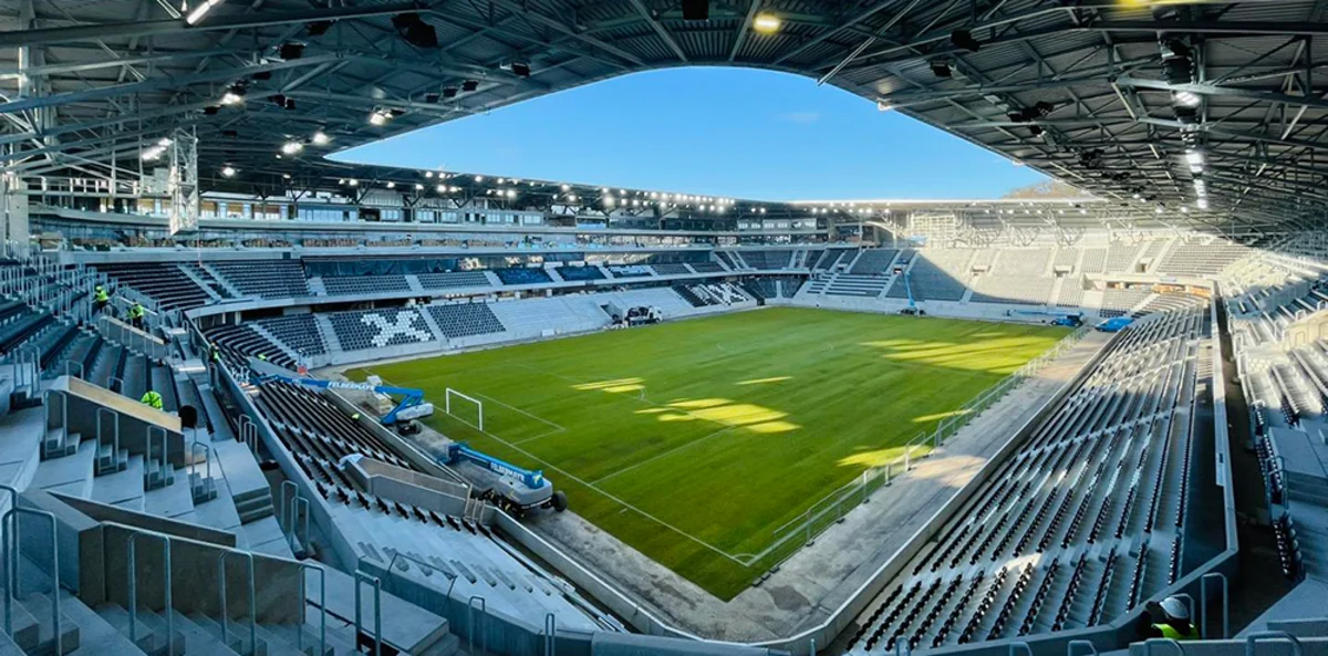 Azərbaycan millisinin Avstriya ilə keçirəcəyi oyunun stadionu yararsız hala düşüb