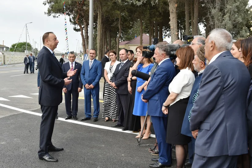 Prezident İlham Əliyev Nardaran sakinləri ilə görüşüb - FOTO