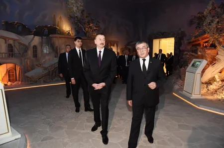 President Ilham Aliyev visits memorial complex People's memory’ in Ashgabat