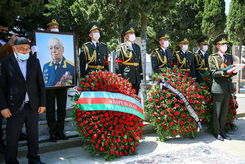 Prezident İlham Əliyev general-polkovnikin dəfn mərasiminə əklil göndərib