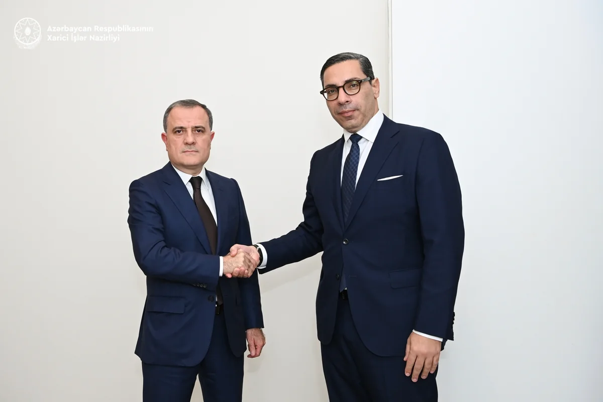 Ceyhun Bayramov Kiprin xarici işlər naziri ilə görüşüb